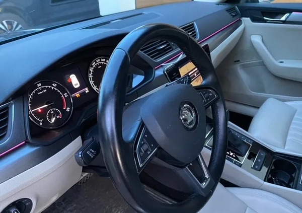 Skoda Superb cena 72447 przebieg: 198000, rok produkcji 2018 z Górzno małe 497